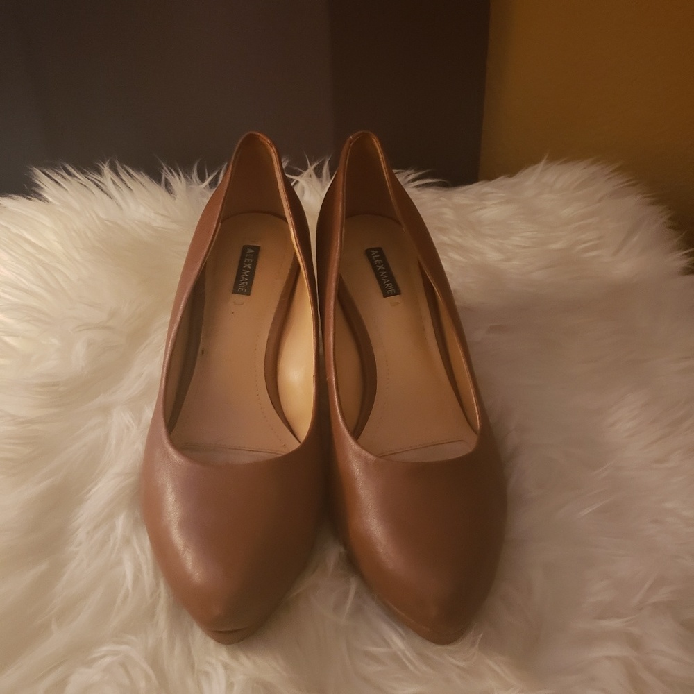 Alex Marie Tan Heels - EUC